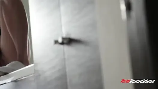 Naomi West - üniversiteli kızlar edepsiz seviyor