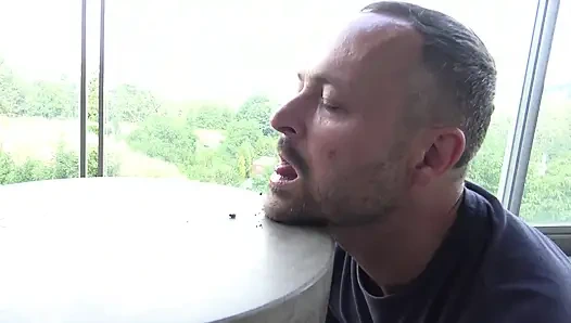 The human ashtray Smirni!