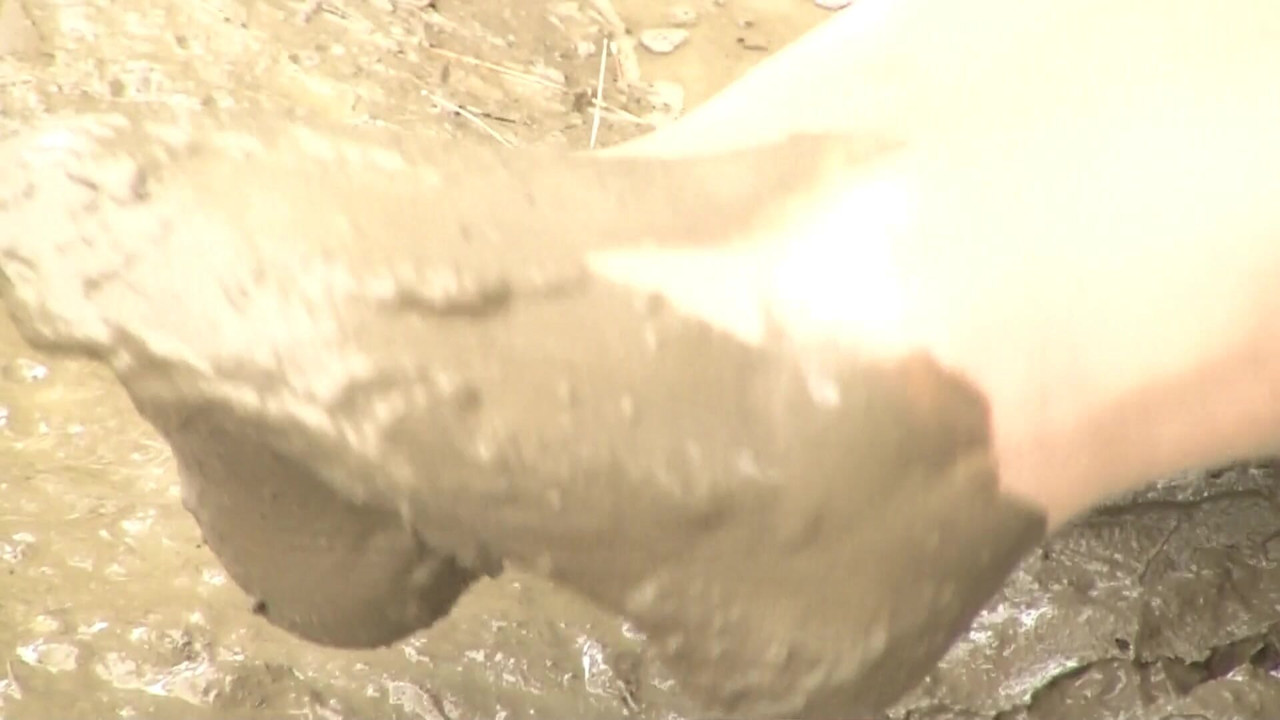 See me rubbing my feet in thick mud while wearing pantyhose. It was great fun. 00802