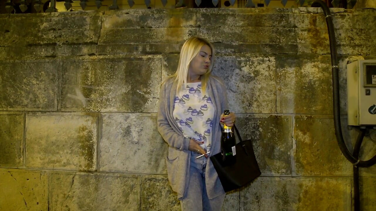 Blonde loves to piss and to fuck hard in POV