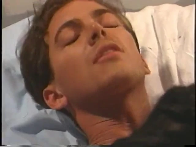 Azgın yarak emiyor travesti sürtük götüne yarak alıyor ve mastürbasyon yapıyor