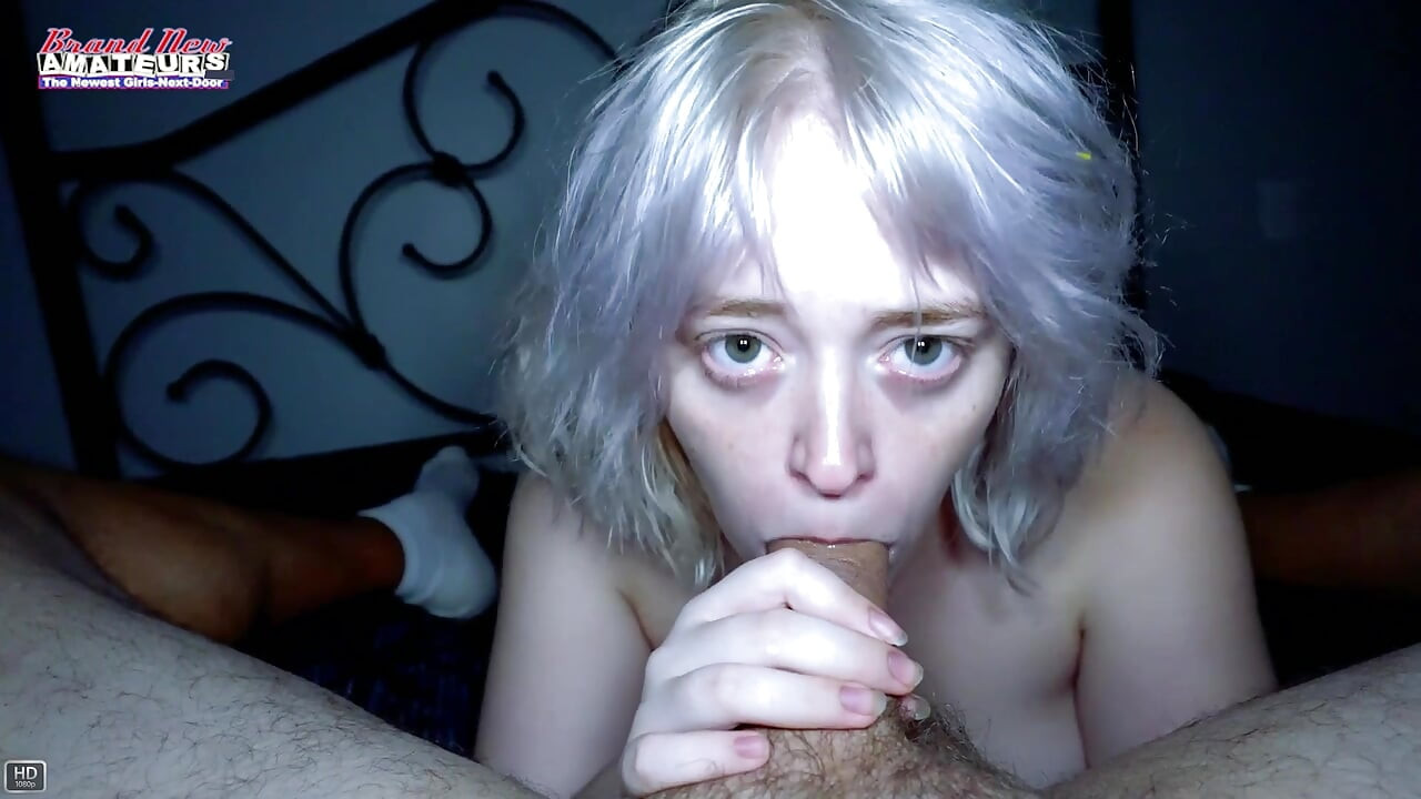 Annie Archer voluptuosa con curvas rubia colegiala de culo mojado lame intenso anal