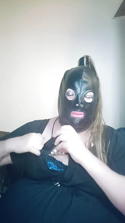 Stephanie-Nicole próbuje swoich rąk jako recenzent zabawki seksualnej