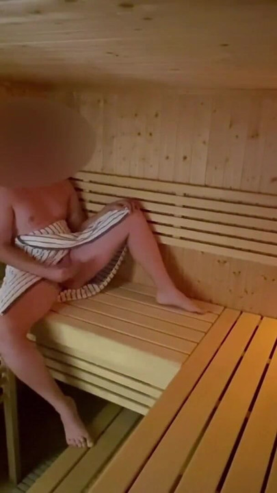 Morate vidjeti trenutak iz "Rizične masturbacije u sauni"