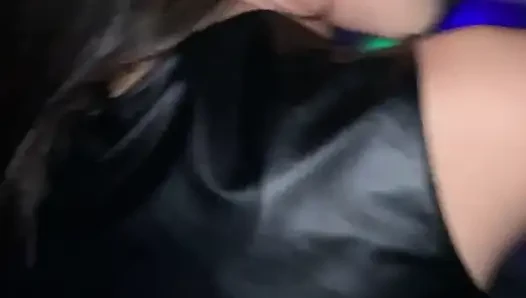 Harter sex mit einem süßen mädchen im nachtclub