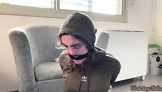 Miriam Yerde Kalıyor