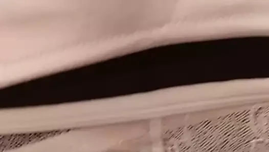 Du sperme dans la lingerie de ma reine