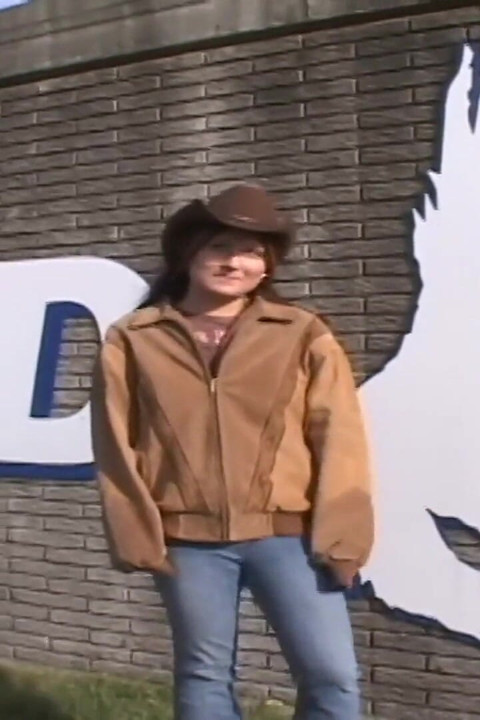Country girl gets naked in Iowa