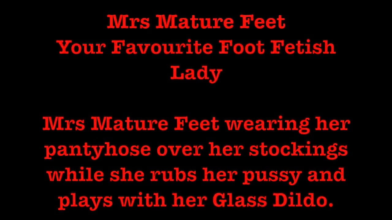 Mrs Mature Feet Layered in Nylon and Playing 466