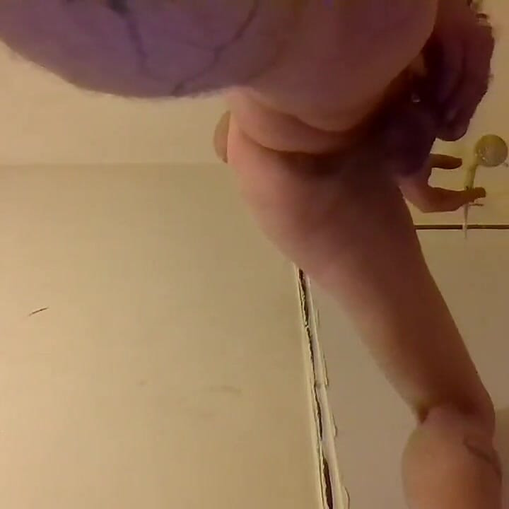 Peeing Giantess