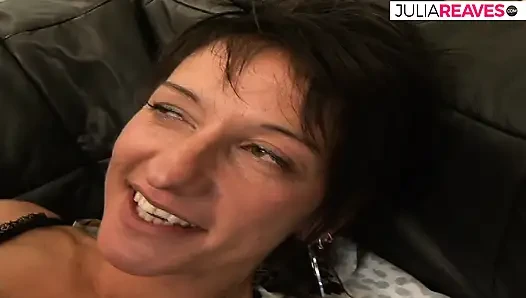 Orta yaşlı seksi kadın canavar zenci yarağını emiyor ve sonra sikiliyor ve boşalıyor