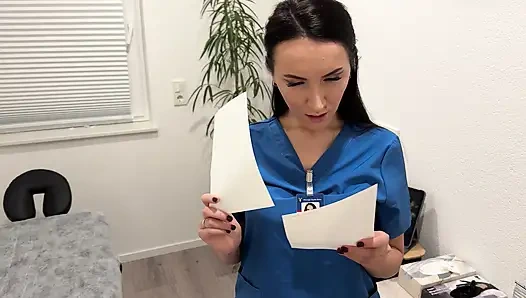 Meine stiefmutter Die masseuse reparierte meine knie - mit ihrem mund