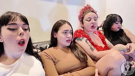 Dört kız lolipop sakız çiğneme fetişi öpüşme yalama