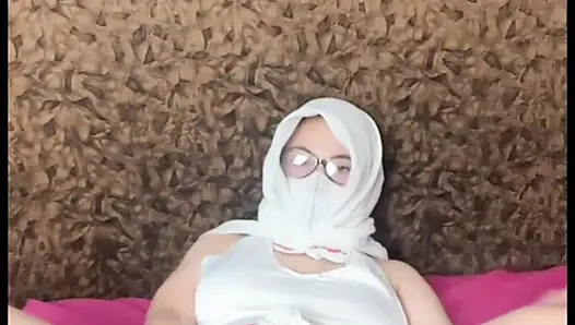 Kadın kostümlü hemşire seksi mastürbasyon yapıyor