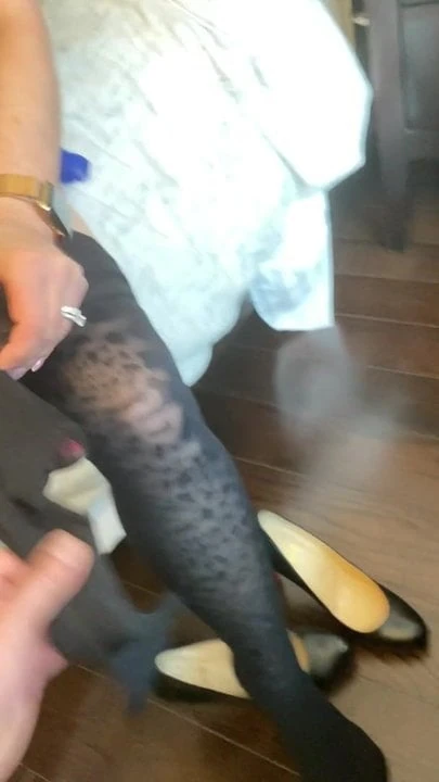 Sexy toe sucking before she puts on Gatta Wild Cat tights