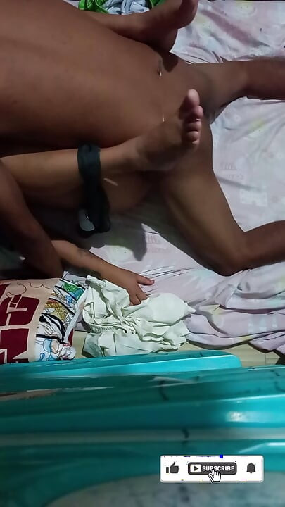 nagtatry na ule sya mag threesome gamit ang dildo