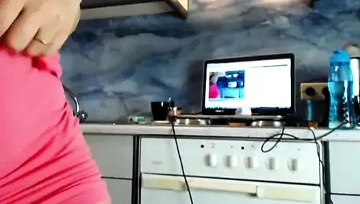 Sexydea pamer pantat di live webcam