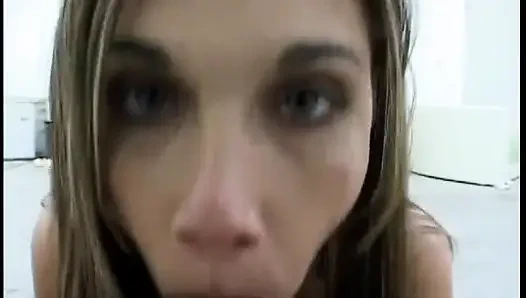 Junge schlampe lutscht großen schwanz von pOV