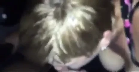 Слишком много спермы для белой уличной шлюхи