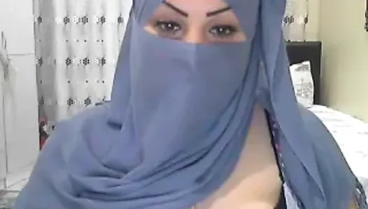 Beautiful Hijabi Lady webcam show