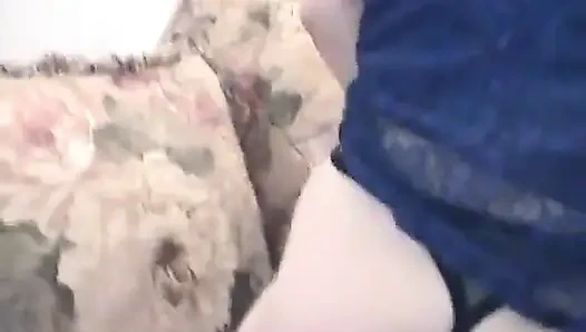 Azgın fahişenin sıkı amcığını sikiyor