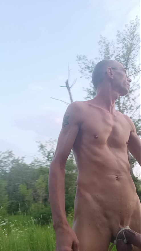 Skinnybodyman masturbate outdoor.