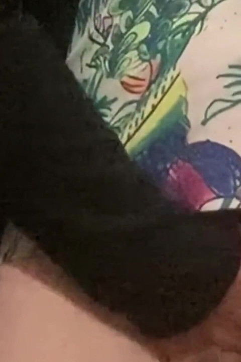 Omg!!! Garip sapık adam herkesin içinde ateşli hatun amını parmaklıyor