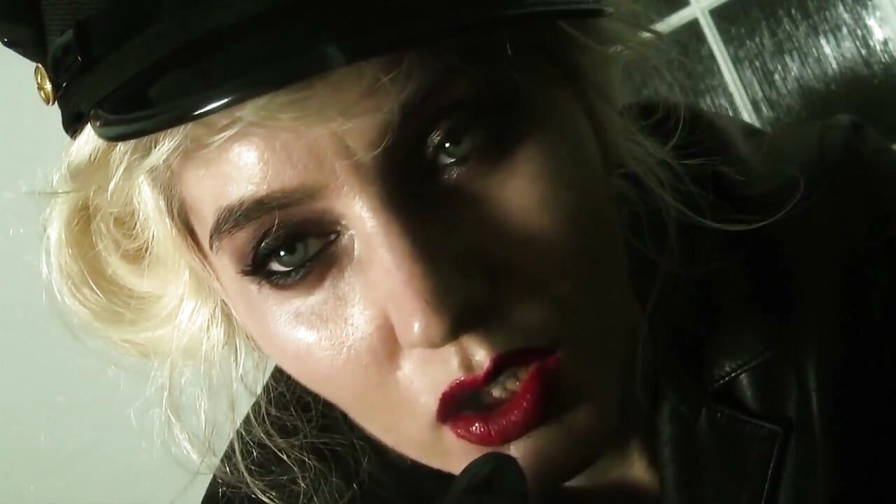 Pornstart Leather Domination