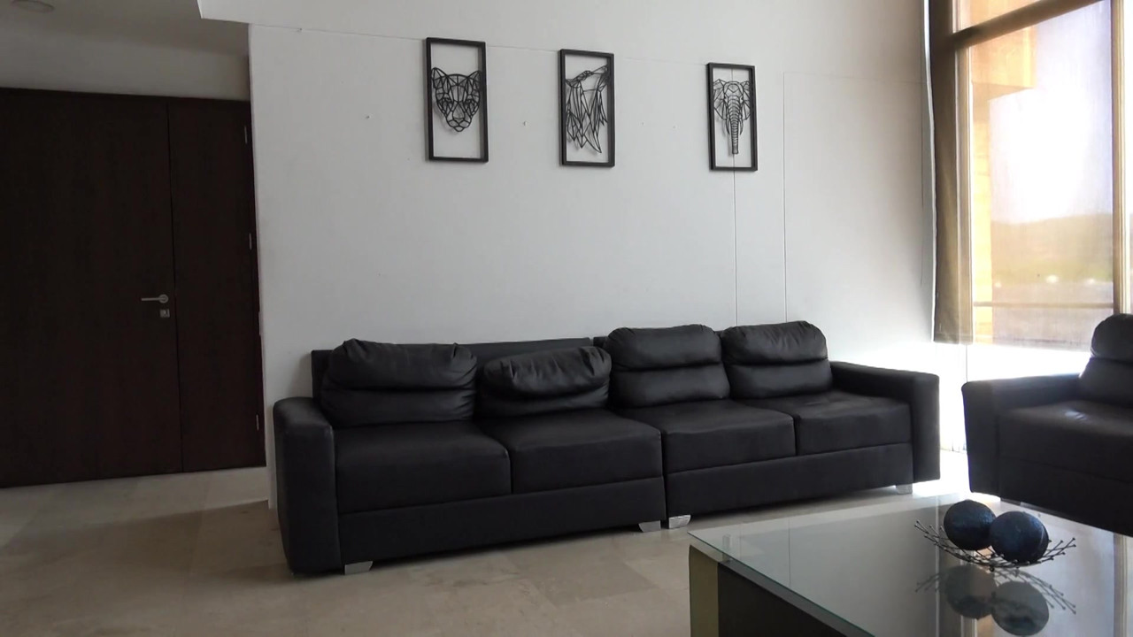 私の外国人の友人が私の継母とセックスする