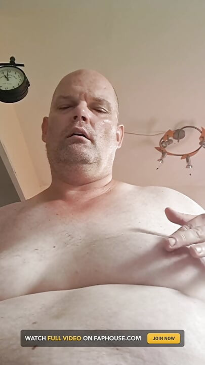 그 창녀는 절실히 자지가 필요하다
