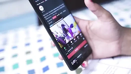 Üvey baba porno film izlerken üvey kızını sikiyor, sert seks