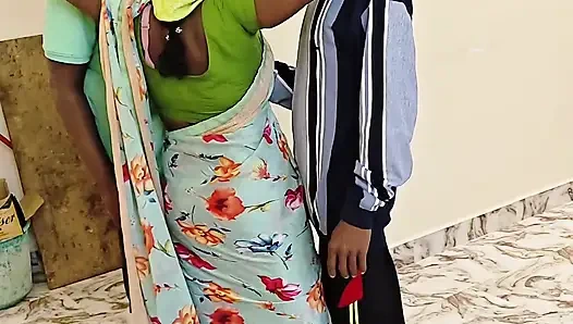 Bir öğretmen üvey babası ve üvey oğlu tarafından sikiliyor