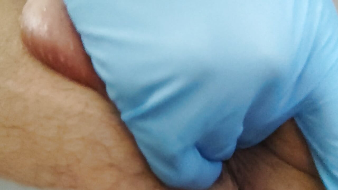 Nabijam si dildo u guzicu svojim kurcem