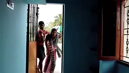 和小男孩出轨的妻子