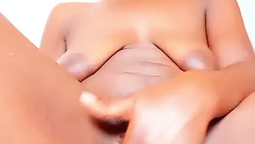 Мастурбация в конце с оргазмом