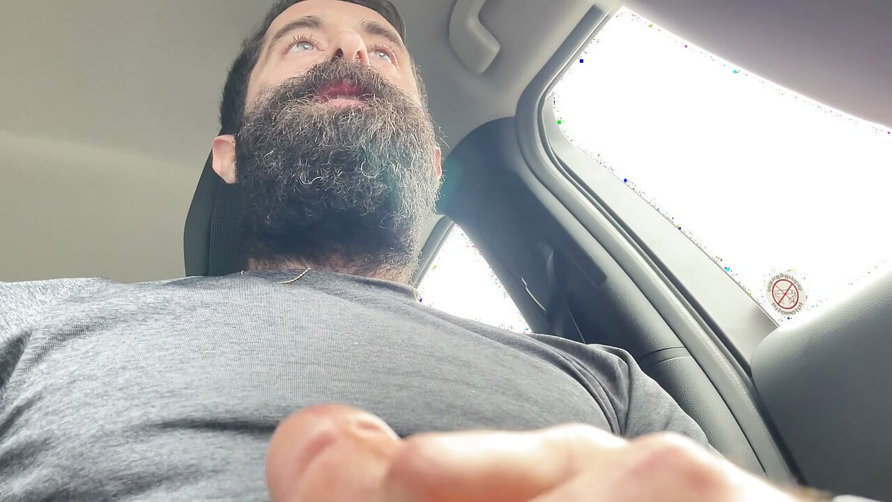 Adam woof arabasında mastürbasyon yapıyor tam video jff