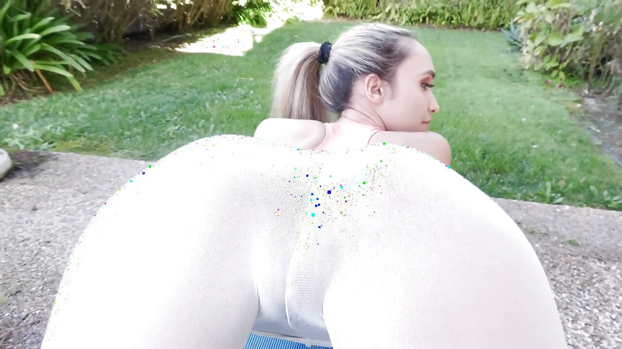 Briana Moon este un futai distractiv super flexibil
