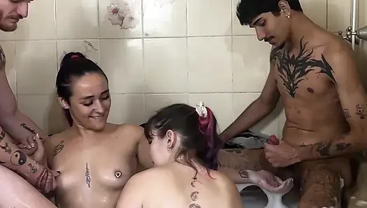 Couple Exchange Without a Condom at Hidro