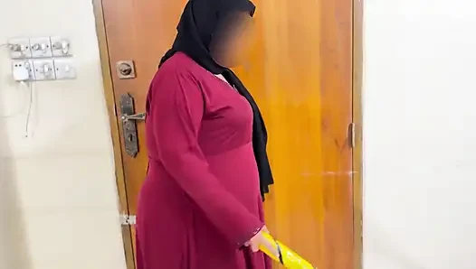 Arabian Beautiful Hotel Maid Cleaning My Room & I See Her Huge Ass & Huge Boobs
