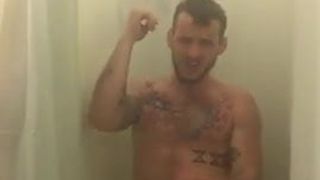Fusti arrapati nella doccia 17