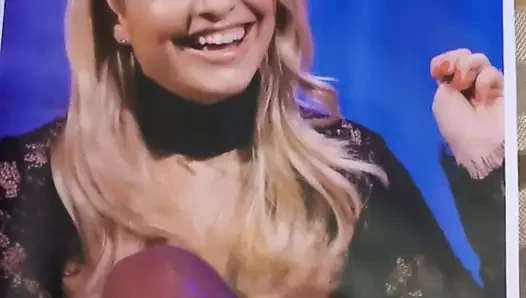 Holly Willoughby boşalıyor 164