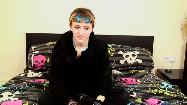 Blayde O neil Gives His Uncut Lengthy Cock A Nice Stroking