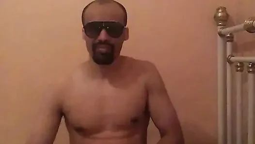 Seni sonuna kadar izlemeye devam edecek cazibe ve azdırma ile dolu samimi bir an