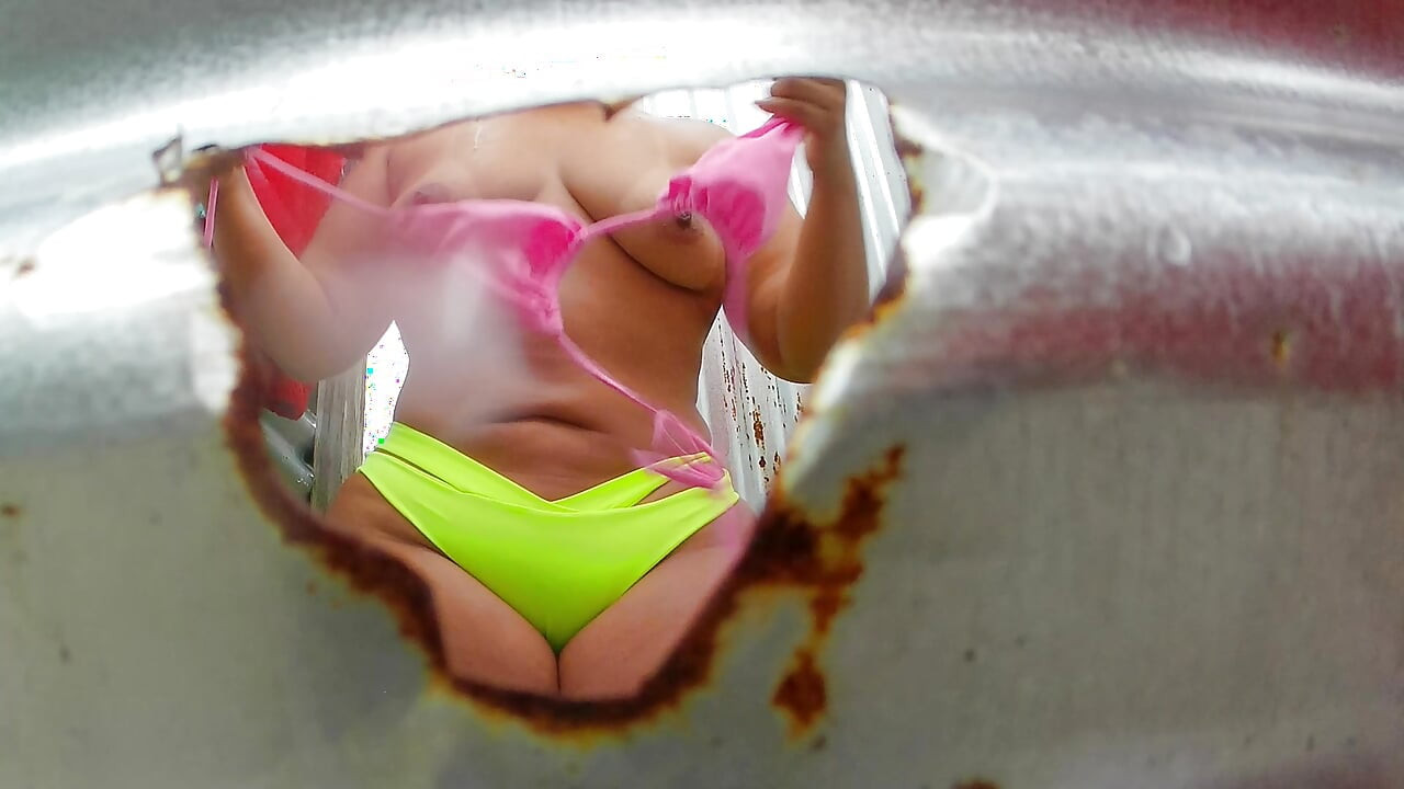 SEXY GIRL GETS FILMED IN PUBLIC