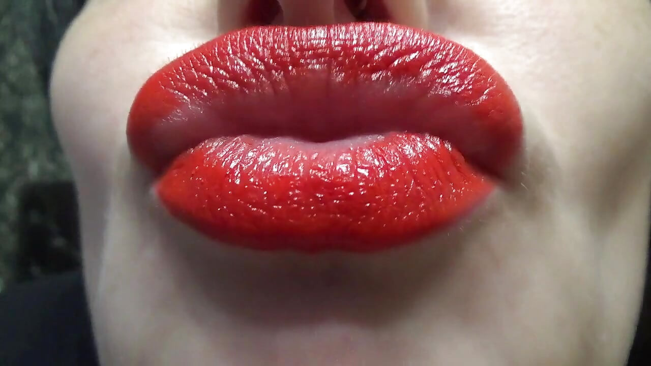 Kiss me baby! Red lipstick and big sexy lips fetish
