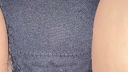 Yatakta gece parmaklıyor ve ilk kez anal sikişiyor