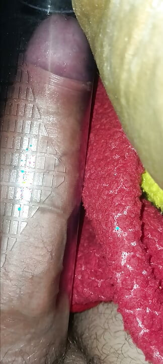J'essaie une pompe à pénis sur ma bite non circoncise pour le fun
