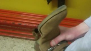 Sapatos de meninas desconhecidas, na academia, gozada dentro de conversas pretas