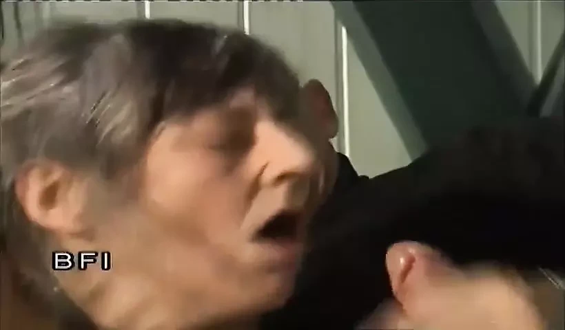 Cho tôi biết em yêu bao nhiêu