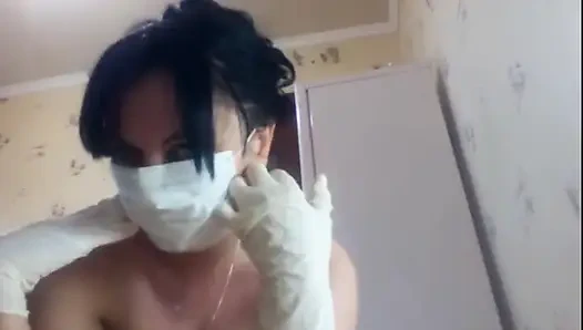 Dev doktor lateks elleri ve büyük çıplak vücuduyla meme vücudunu parçalayacak